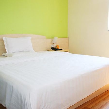 7Days Inn Dalian Gangwan Square Station Port Экстерьер фото
