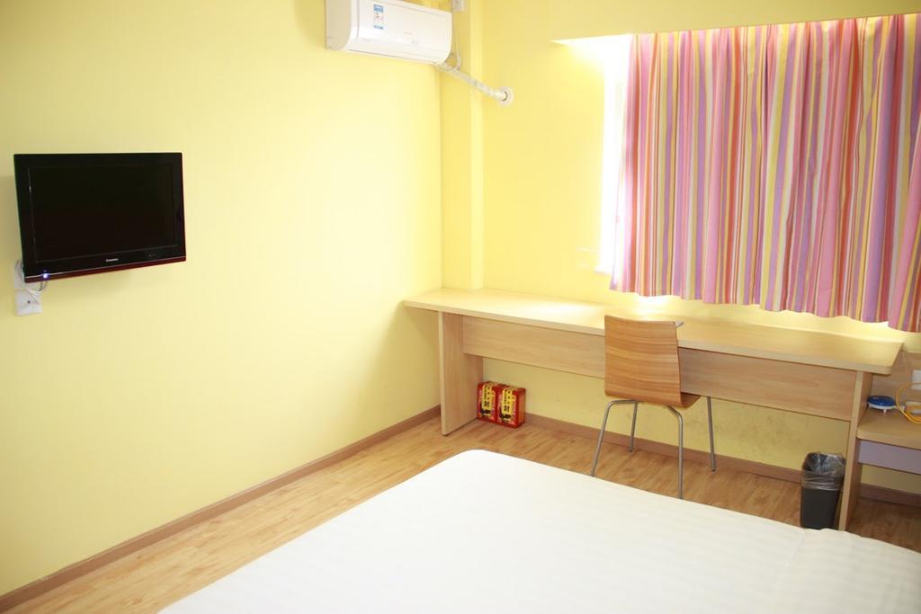 7Days Inn Dalian Gangwan Square Station Port Экстерьер фото
