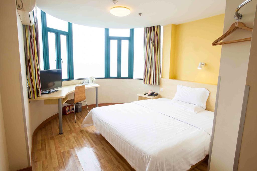 7Days Inn Dalian Gangwan Square Station Port Номер фото