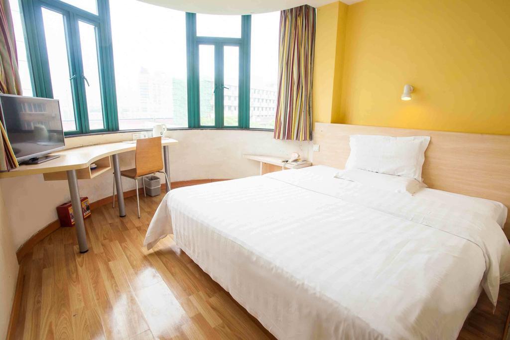 7Days Inn Dalian Gangwan Square Station Port Номер фото